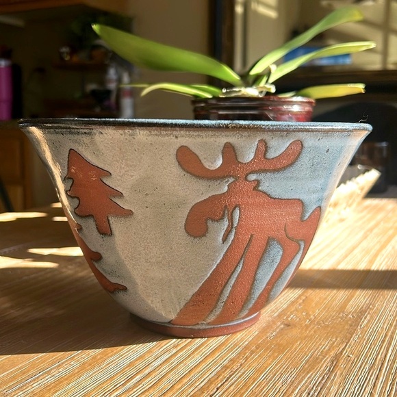 Large Hand Made Pottery Drip Glaze Moose, Pine Trees Artist Stamp Large Bowl - Picture 3 of 9